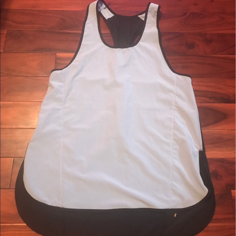 Lululemon size 4